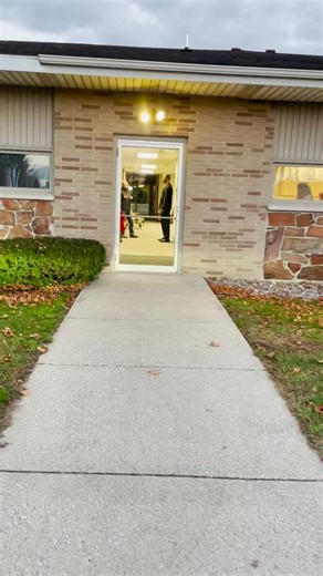 Vassar Discovering Revelation meetings are presented by Raymond, a lay member. Most of their meetings were held at a local credit union, which the church rented for thirty dollars a night! As the meetings have progressed, they have migrated to their church sanctuary. Vassar is blessed to have several visitors attending regularly, even after a location change. | Michigan Conference of Seventh-day Adventists