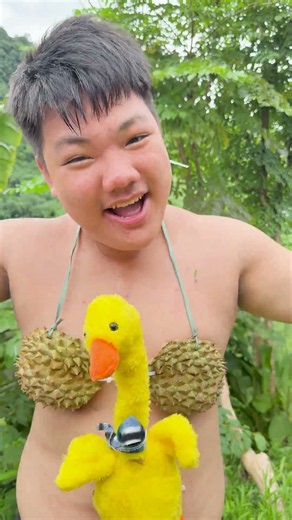 What message about kindness towards others do I want to convey through the story of ,🦜🦜🐤🐓🧡