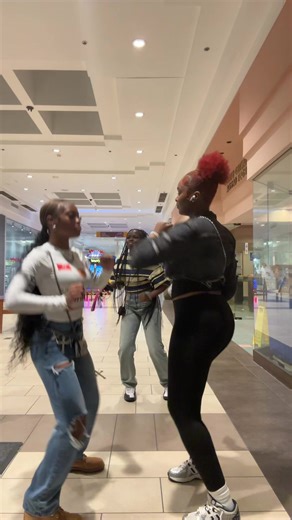 IT GO LIKE LEFT RIGHT 🔥Dc: @herrr #viral #fyp #trendingdance #2026dance #duodance TikTok Dances to learn