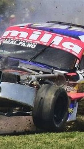 Parcial De Recta on Instagram: "➡️¡EL FUERTE ACCIDENTE DE TODINO EN PARANÁ 2019! 😨😨 👉🏼 Durante la final del TCP en Paraná 2019, Germán Todino sufrió un accidente muy fuerte al sufrir problemas en su Ford durante la 4ta vuelta de carrera de la final. Más allá del accidente contra el paredón el piloto de Rivera no sufrió heridas de gravedad. Así mismo un espectador que se encontraba en la zona del accidente sufrió heridas debido al golpe del auto del piloto de Rivera. #turismocarretera #tc #ac