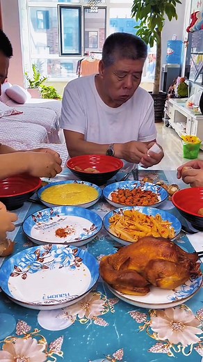 Family dinner Chinese food competition #foodie #foodcompetition #mukbang #foodeating #food #eating #eat #usareels | Chenmeo