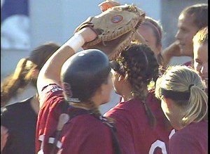 Who's that making the web gem in center field for Stanford Softball? The one and only Jessica Mendoza, back in the 2001 Women's College World Series! 🤩 | NCAA Softball