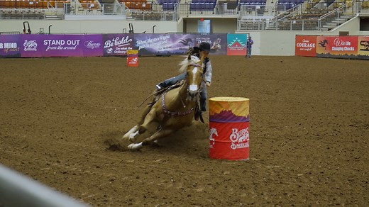 Dusky Lynn Hall aboard Ain’t seen famous yet clocking an amazing 15.653! This horse has won over $123,000.00 with Xtreme Barrel Race! Aint Seen Nothin Yet | Xtreme Barrel Race