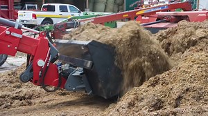 3080T - High performance and powerful ➡️💪 The tele wheel loader 3080T is a cab machine that has been tuned perfectly to deal with the jobs of a medium-size to large farm. The telescopic arm is built sturdy and stable; parallel guidance is done with hydraulics. All important hydraulic lines are located inside, optimally protected against external influences. High loading heights can be ideally managed with this machine. When being able to move and turn the tele wheel loader quickly is vital, a s