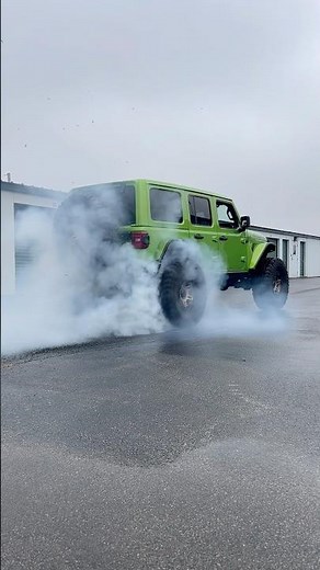 Wrangler 392 on 40’s Burnout! #tazer #forcerwd #linelock #aweexhaust