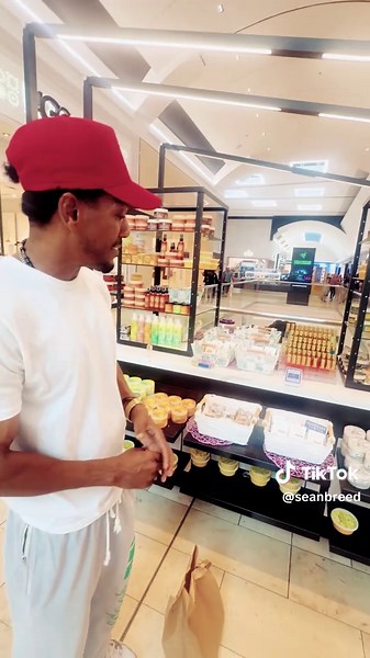 SNQ Candles & Body Care Westfield Garden State Plaza - Black-Owned Finds