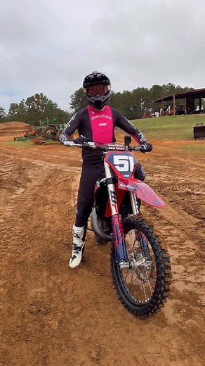 I guess we’re officially in Breaking Season. Racing is on break, constant breaking news, breaking updates etc etc. But me? I’m more interested in breaking 2-stroke engines and lap times! Some leave the mainland for debuts, but I sent it to Cairo… Georgia, to break out some audible symphonies with Bam Bam @justinbarcia down at the legendary MTF! We keep the focus on late braking (into turns). Drop a comment on what you’re thinking about this breaking news! @redbullmotorsports @redbull #2stroke | 