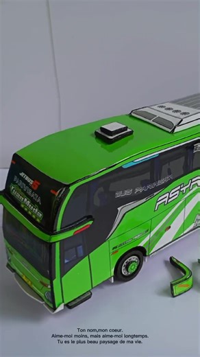 Miniatur Bus Papercraft Kreatif di Indonesia