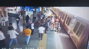 283K views · 746 reactions | #WATCH Maharashtra | Railway Protection Force (RPF) constable Netrapal Singh saved the life of a passenger by saving him from falling into the gap between the platform and the train at Wadala station in Mumbai today. (Video source: Central Railway PRO) | The Times of India | Facebook