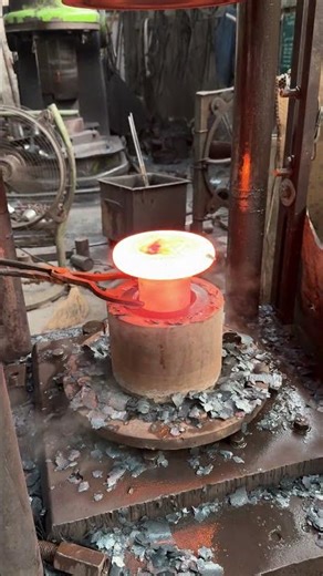Inside the global forging hub factory A Hydraulic Press Against Red-Hot Steel Billets #forging
