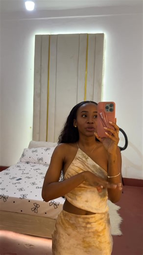 7.1K views · 218 reactions | Bh Estofados Lubango MUITO OBRIGADA PELO EXCELENTE TRABALHO!!!! Amores não se esqueçam quem for por mim tem 10% de desconto 﫶 . E votem muito nos comentários se vocês preferem o modelo 1 ou 2!!!梁 Eu prefiro a 1! E já quero mandar fazer amanhã  | Made Binga | Facebook