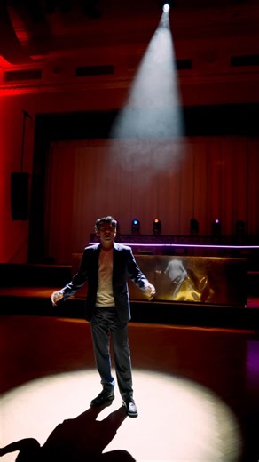 🎶 GRAND NOSTALGIA DISCO x VALKOINEN SALI 🎶 Lauantaina 29.11. klo 20:30-03:30 💿 Musiikki: DJ Maverick soittaa parhaat hitit 80- ja 90-luvuilta ja soittaa sinunkin lempparin! 🏛 Paikka: ikoninen Valkoinen Sali, jonka valot, äänet ja nostalginen tunnelma saavat ihon kananlihalle. Katariinankatu 3, 00170 Helsinki ✨ Ikäraja: K-40 (30–39-vuotiaat voivat osallistua huoltajan seurassa – huoltajana toimii yli 40-vuotias ystävä 😉) 💃 Tyyli: Tyylikäs mutta rento meno – tule sellaisena kuin olit silloin