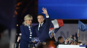 法国大选之夜：马克龙胜选后首秀今昔不同