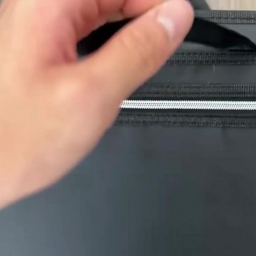 Je n’y croyais pas jusqu’à ce que je voie la DocSafe™ en action… 😳 Elle protège vos documents du feu et de l’eau, avec serrure intégrée. Franchement, ça change tout ! | JumAfrica