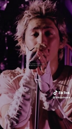 離れていても君への想いは変わらない。離れてるからこそ、いつも以上にあなたに会いたくなる。 This song is called『One Way Ticket』 #oneokrock #ワンオク #歌詞和訳 #onewayticket #loveson