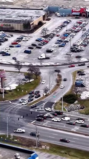 Southlake Mall is in full Christmas Eve rush mode #drone #mall #shopping #Christmas