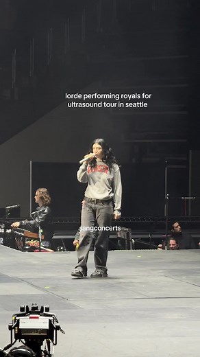 Lorde Performs Royals Live in Seattle for Ultrasound Tour