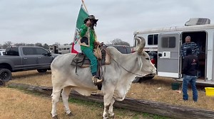 43K views · 595 reactions | “Hay les manda Saludos el Famosisimo Tio Agapito”   | Finish Line Productions | Facebook