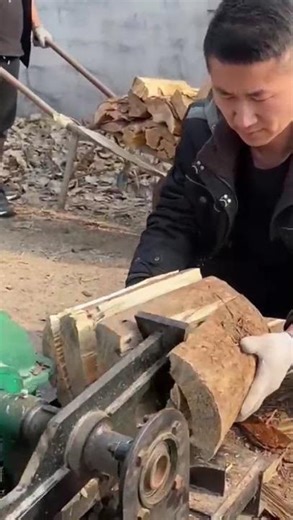 Heavy Wood Cutting Machine in Action | Powerful Industrial Wood Processing