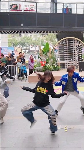 K-pop in public HYO 효연 ‘DESSERT’