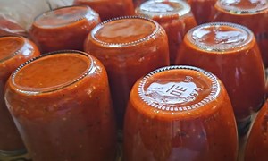 AJVAR SA PLAVIM PATLIDŽANOM: Obnovite gradivo za pripremu zimnice (RECEPT/VIDEO)