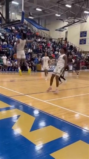Throwback to Ace Bailey taking flight in High School ✈️ #fyp #acebailey #basksetball #dunk