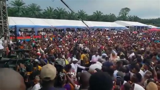 Just look at this! This is not a Presidential campaign. It is not the Rio De Janeiro Carnival neither is it the Calabar Carnival. It is not even a Carnival at all. It is a funeral ceremony, but just look at this. This is the funeral ceremony of the late, Elder Gilbert Okafor Ibegbulem(1935-2025), father of The Lion, Dr. Hilary Obi Ibegbulem. We keep saying be good, do good and be at peace with all men. This is just the result of living a good life and becoming a blessing to the lives of everyone