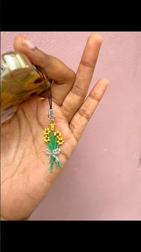 Sunflower beaded phone charm #sunflower #phonecharm #beadedjewelry #handmade #boutique