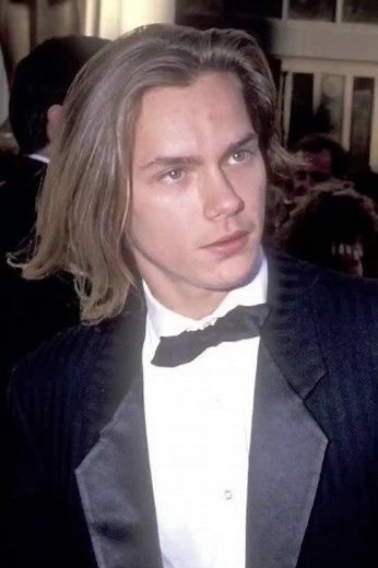 Remembering River Phoenix: A Tribute to the Iconic 90s Heartthrob
