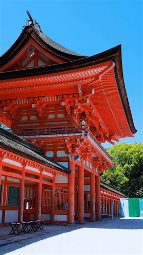 🇯🇵 This Shinto ritual involves shooting arrows to pray for the safety of the Aoi Festival and serves as a purification ritual to ward off evil spirits along the festival route. It is said to have originated from the "Archery Ceremony" performed in the imperial court during the Heian period (794–1185 A.D.)