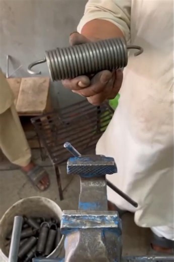 How Industrial Extension Springs Are Shaped By Hand