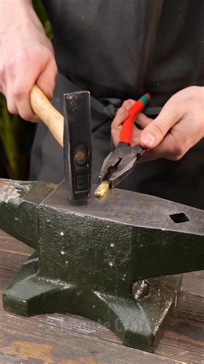 Real gold made from metal shavings of railway rails💍🛤️ | 5-Minute Crafts