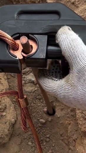 tightening a cable wire using a special tool to make the job easier#shorts