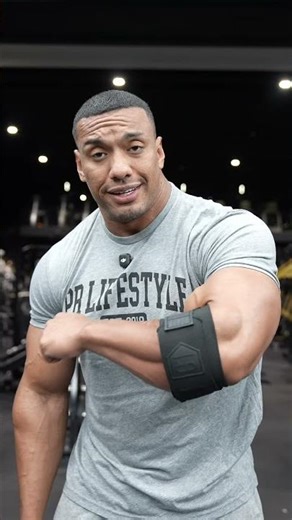Larry Wheels Shows How NOT TO Elbow Wrap #larrywheels #benchpresss #powerlifting