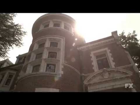 Bande Annonce VF - AHS saison #1 murderer house