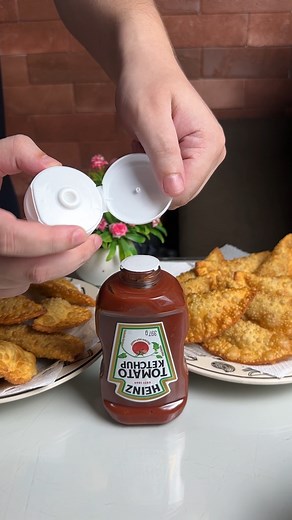 52K views · 150 reactions | The best way to open ketchup  #food #ketchup | Paulo Flasmo | Facebook