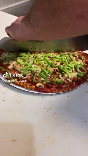 Steaming hot! #cbuspizza #pizza #columbusohio #masseyspizza #pizzatiktok #pizza