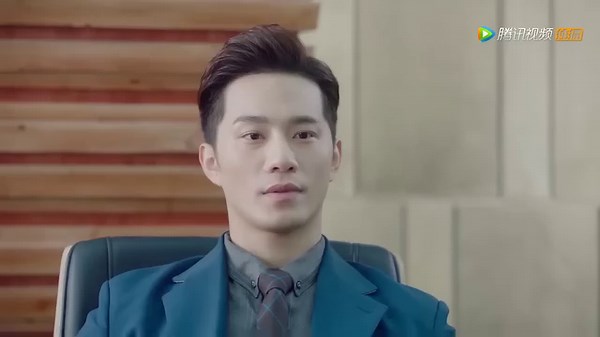 The alien girl wanted to remind the boss of the past when she tied him up, but unexpectedly, she was pinned down by the boss! 外星少女想讓霸總想起過去捆綁他，沒想到反被霸總壓在身下！ 剧名（drama name）：外星女生柴小七 My Girlfriend is an Alien #外星女生柴小七 #MyGirlfriendisanAlien #ChineseDrama #甜宠爱情剧 #徐志贤 #万鹏 #杨玥 #中国电视剧 #出色中国电视剧 #好看中国电视剧 #中国电视剧2019 #大陆剧 #大陆爱情剧 #爱情 #甜宠剧 | 好剧连播 good drama series