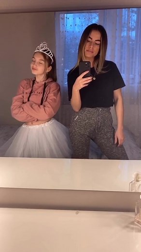 My niece is my spirit sister @izzy_gerrish1 #fliptheswitch #auntie #funnyvideos #houseoftiktok #family #flipchallenge