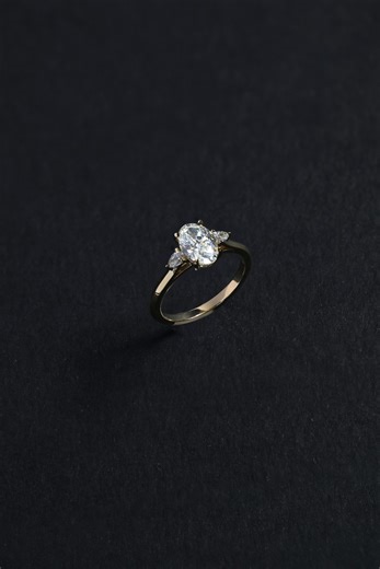 RACHEL BOSTON JEWELLERY on Instagram: "Elegance is an Oval trilogy ring. #RachelBostonJewellery #TrilogyRing #OvalCut"