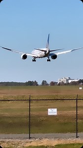 2.4K views · 20 reactions | United 787 making a beautiful wing flex and approach into 1L runway at Washington Dulles @united #reels #reelsinstagram #aviation #amazing #reel #boeing | Love Airplanes and Stars | Facebook