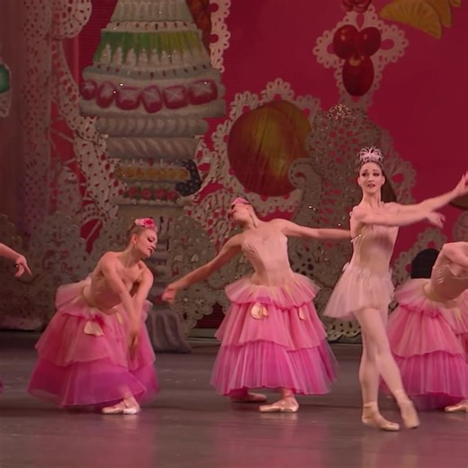 646K views · 52K reactions | Christmas is coming!  Ashley Bouder and NYCB corps de ballet - Waltz of Flowers from “Nutcracker” ✨ | Ballerina de Tutu | Facebook