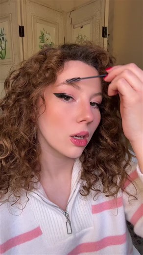 ASMR doing your eyebrows 💞