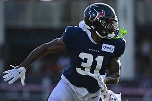 Saturday Football NFL DFS picks: DraftKings lineup includes Kyle Trask, Dameon Pierce, and Tutu Atwell