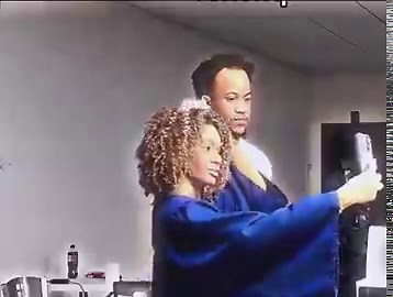 This photographer was taking graduation pictures. She told this graduate and her boyfriend to stop using her phone to take photos using her backdrop.The grad told the photographer she was checking her hair with her phone because she didn’t have a mirror. After going back and forth, the photographer eventually just told her she wasn’t going to take her photo. What do you think? Do you think the photographer had a good reason to refuse to take her pics or did she overreact ? Do you think the gradu
