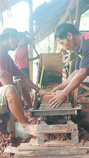 Consistent Red Brick Production with Press Machines