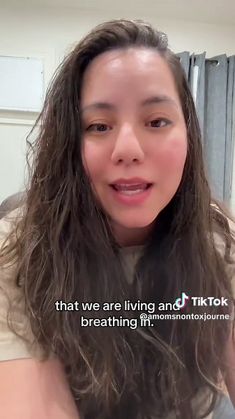 So many everyday products in our homes contain hidden toxins, things like synthetic fragrances, harsh cleaning chemicals, and plastics that can affect our health over time. I’m learning to swap slowly, read labels, and choose safer, non-toxic alternatives that support my family’s wellbeing. Creating a low tox home doesn’t happen overnight, but every small change adds up, cleaner air, fewer chemicals, and more peace of mind as a mom. If you’ve been wanting to start your low tox journey but feel o