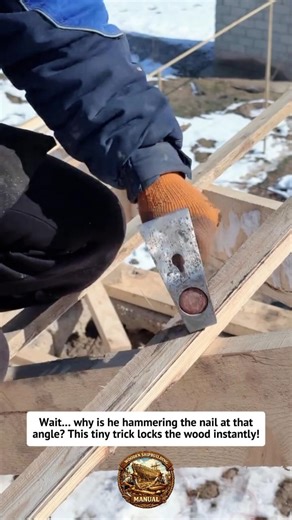 Carpenters Secret Nail Trick! One Tap Locks the Roof Frame Perfectly! #carpentry #shorts