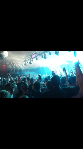 Heimspiel. Danke an euch und meinem Bruder @reezy für diese kranke Hook und @Stickle für den Kranken Beat. Bis bald zum neuem Album und zur TOUR.