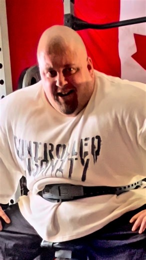 Andrew Richard on Instagram: "Throwing some weight around on close grip incline bench press"